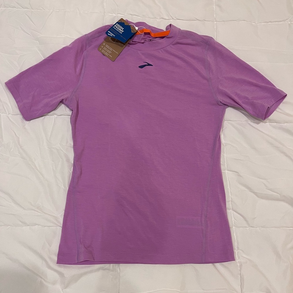 NWT BROOKS ATHLETIC SHORT SLEEVE